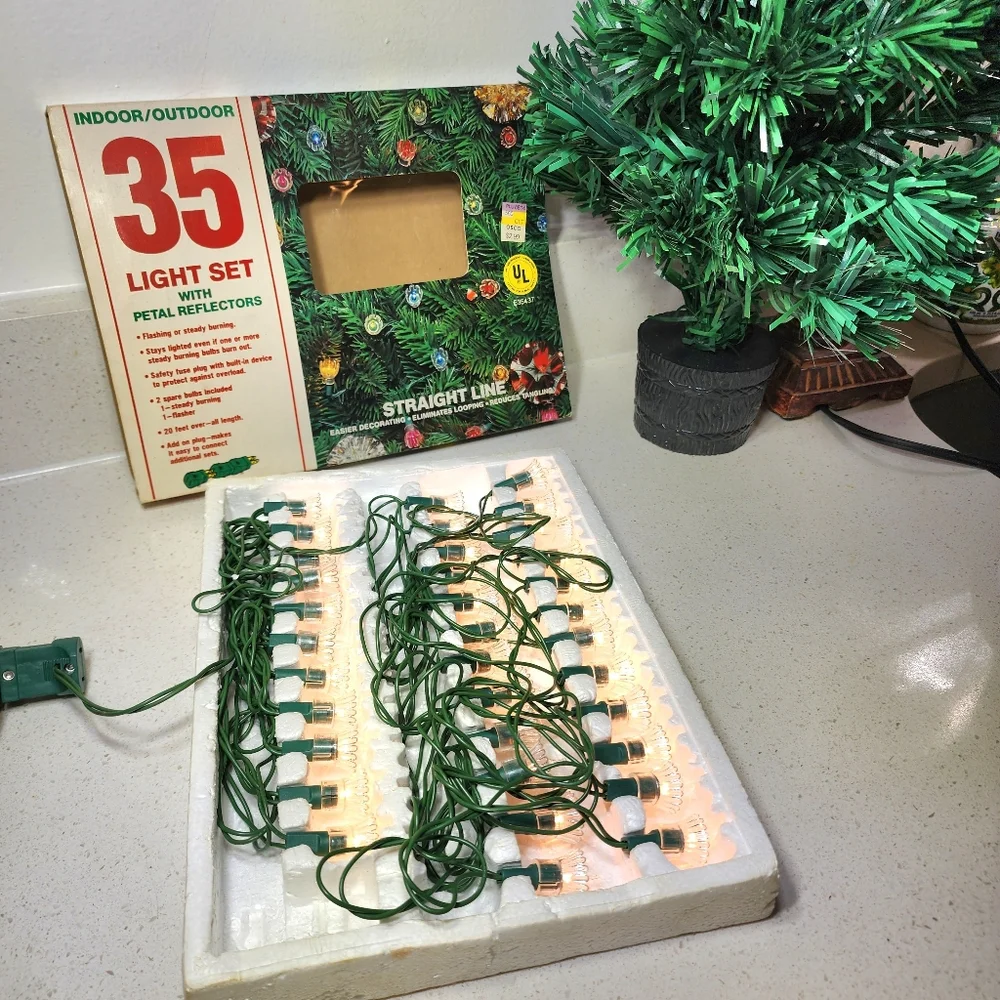 Vintage 35 Light Set With Petal Reflectors In Original Box